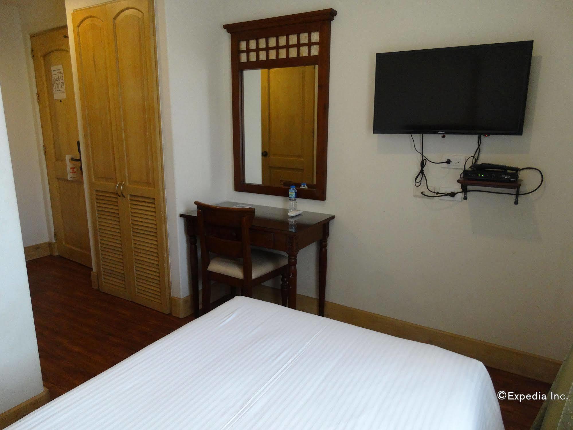 Hotel Emilia Davao Экстерьер фото