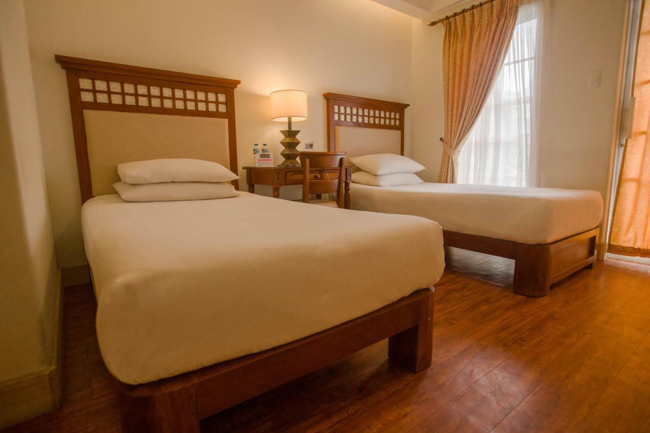 Hotel Emilia Davao Экстерьер фото